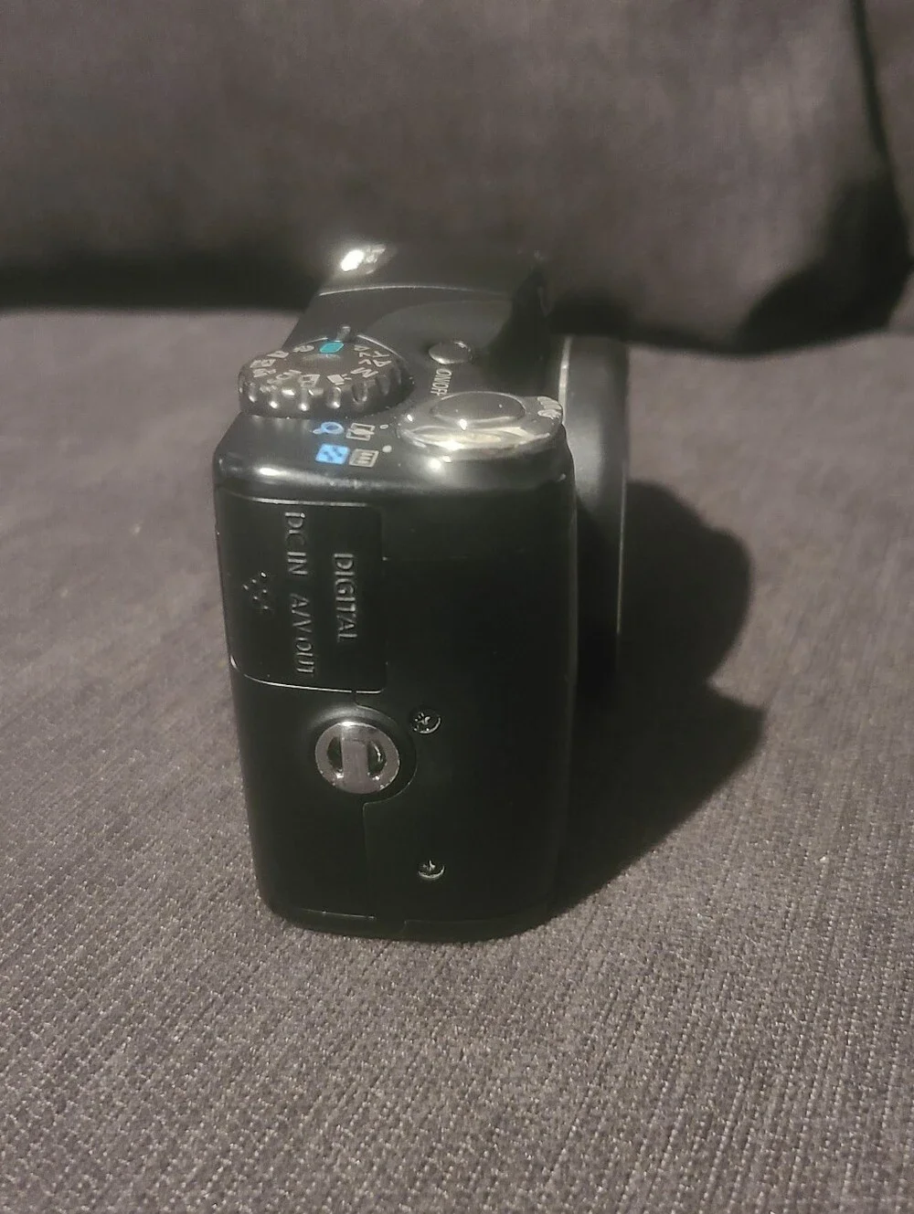 Canon PowerShot SX100 IS Compact Camera 8MP 10x Zoom 2.5in Screen Black
